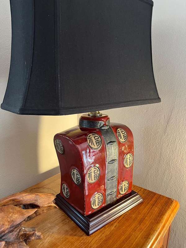 Vintage Asian Chinoiserie Red Tang Suit Lamp  | Late 20th Century | Porcelain & Wood