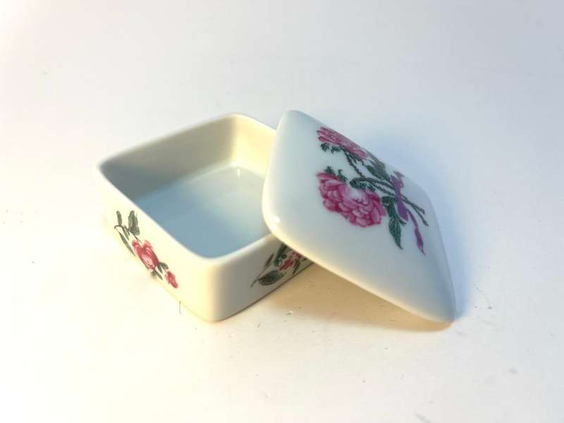 Limoges Bernardaud Vintage Porcelain Trinket Box | Rose Detail | 6 x 6 x 3 cm | Made in France