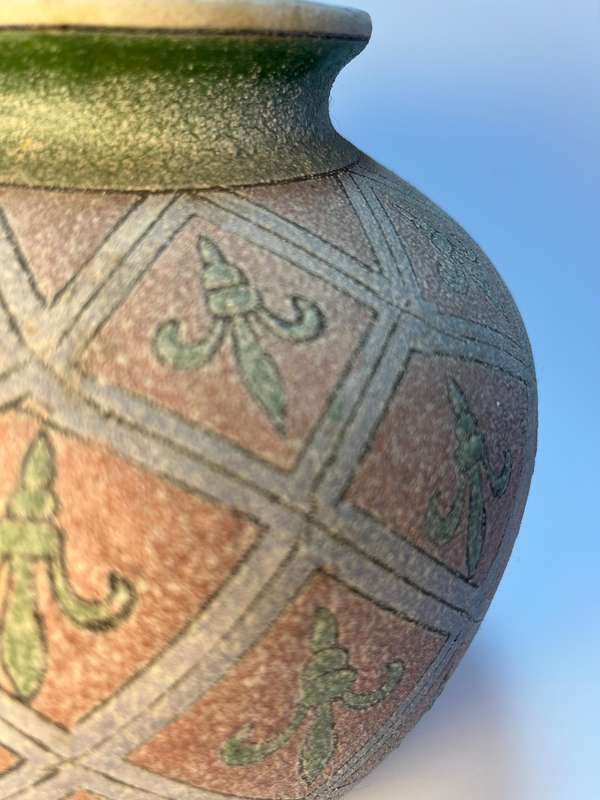 Vintage Trellis & Fleur-de-Lis Motif Vase | Peach & Green | Textured Matt Finish