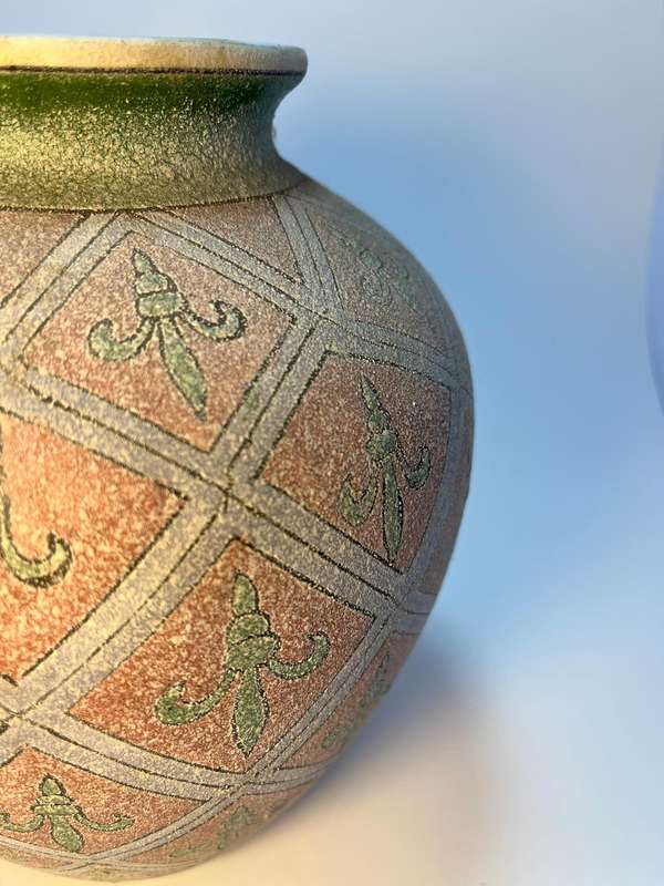 Vintage Trellis & Fleur-de-Lis Motif Vase | Peach & Green | Textured Matt Finish