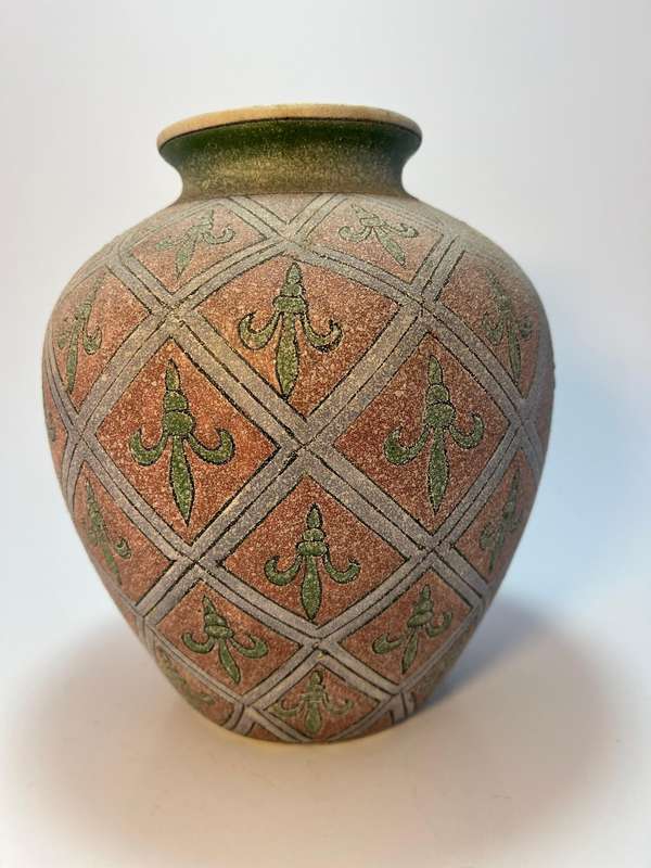 Vintage Trellis & Fleur-de-Lis Motif Vase | Peach & Green | Textured Matt Finish