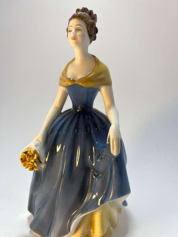 Royal Doulton Figurine  "Melanie" | HN2271 | c.1964