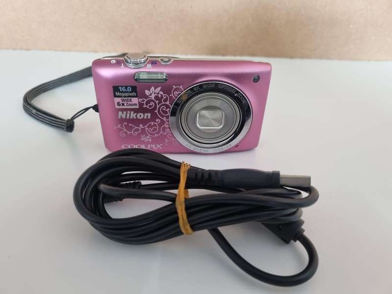 Nikon Coolpix S2700 Compact Digital Camera (PLS READ)