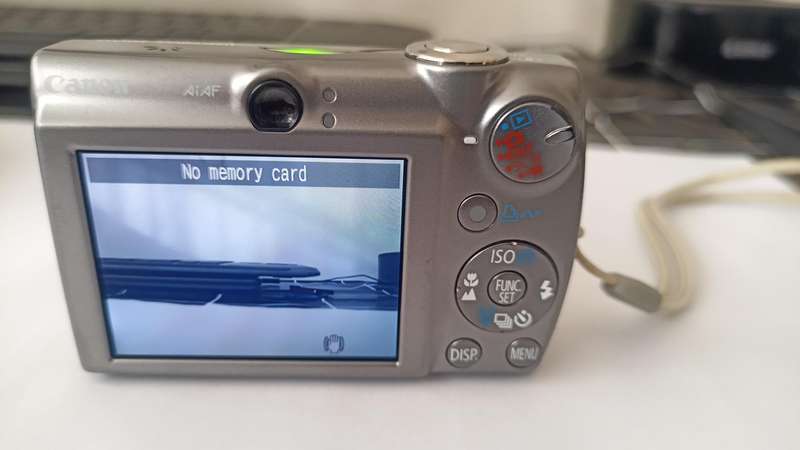 Canon IXUS 850 IS Digital Camera