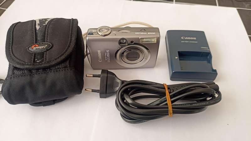 Canon IXUS 850 IS Digital Camera