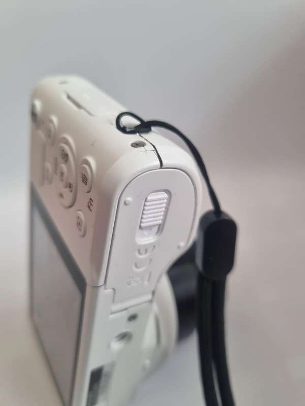 Samsung WB800F 16.3MP CMOS Smart WiFi Digital Camera with 21x Optical Zoom & 3.0" Touch Screen