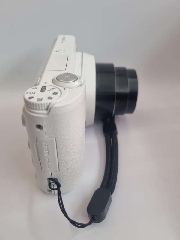 Samsung WB800F 16.3MP CMOS Smart WiFi Digital Camera with 21x Optical Zoom & 3.0" Touch Screen