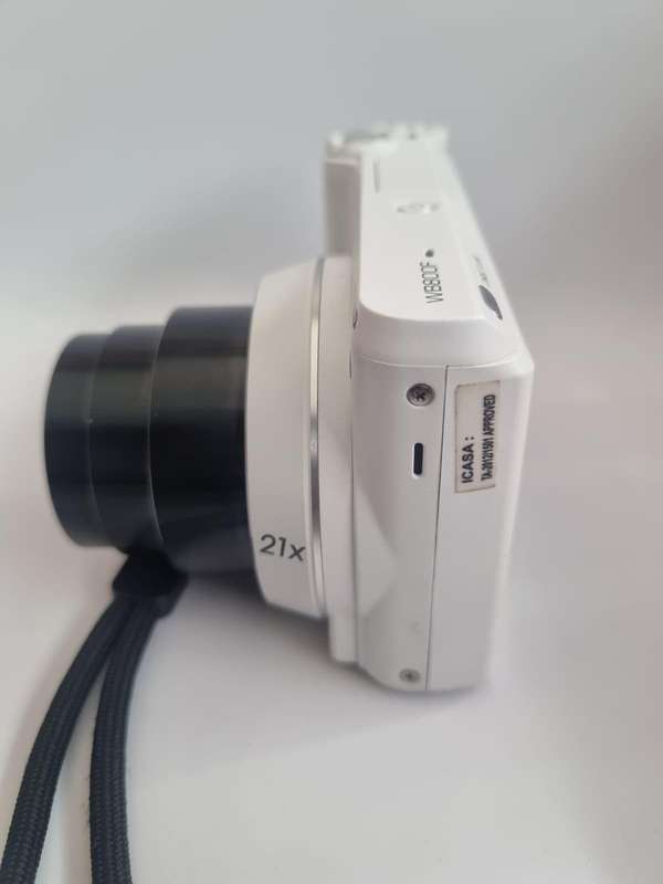 Samsung WB800F 16.3MP CMOS Smart WiFi Digital Camera with 21x Optical Zoom & 3.0" Touch Screen