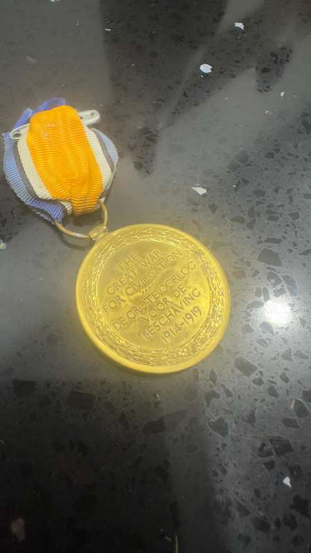 WW1 PAIR Victory and 1914-1918 War Medal --- NAMED TO 11320 SJT. J. McKinnon WORC.R L15
