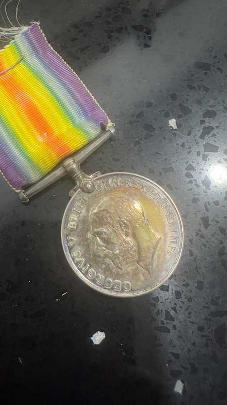 WW1 PAIR Victory and 1914-1918 War Medal --- NAMED TO 11320 SJT. J. McKinnon WORC.R L15