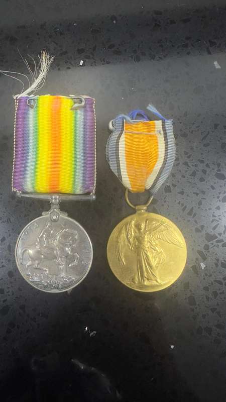 WW1 PAIR Victory and 1914-1918 War Medal --- NAMED TO 11320 SJT. J. McKinnon WORC.R L15