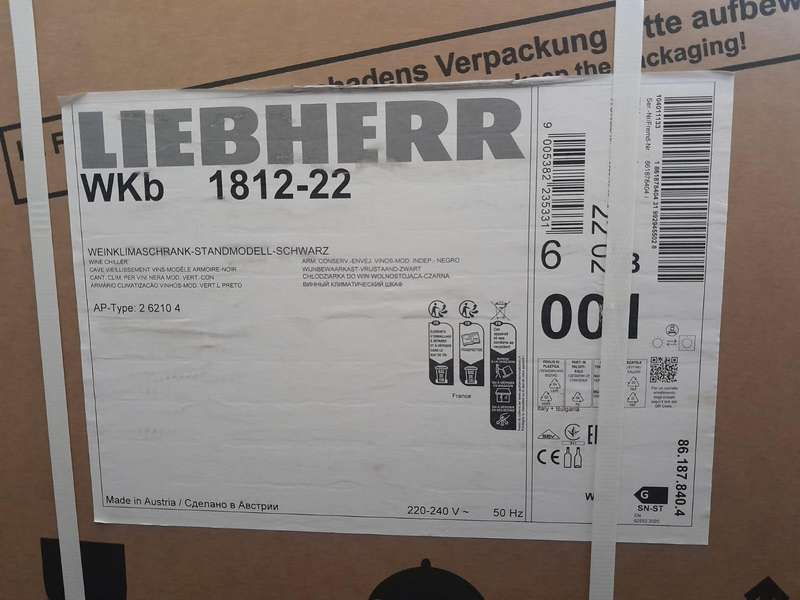LIEBHERR WINE COOLER / BAR FRIDGE - WKb 1812 Vinothek