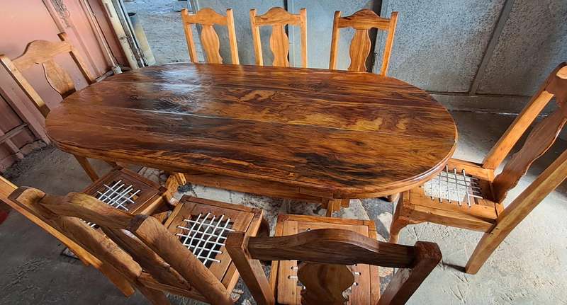 Tambooti dining table with leather string seats
