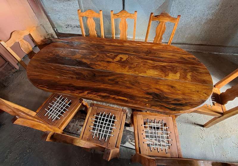 Tambooti dining table with leather string seats