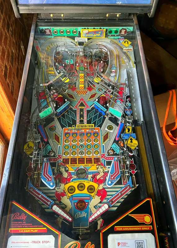 BALLY TRUCK STOP PINBALL MACHINE (1988)