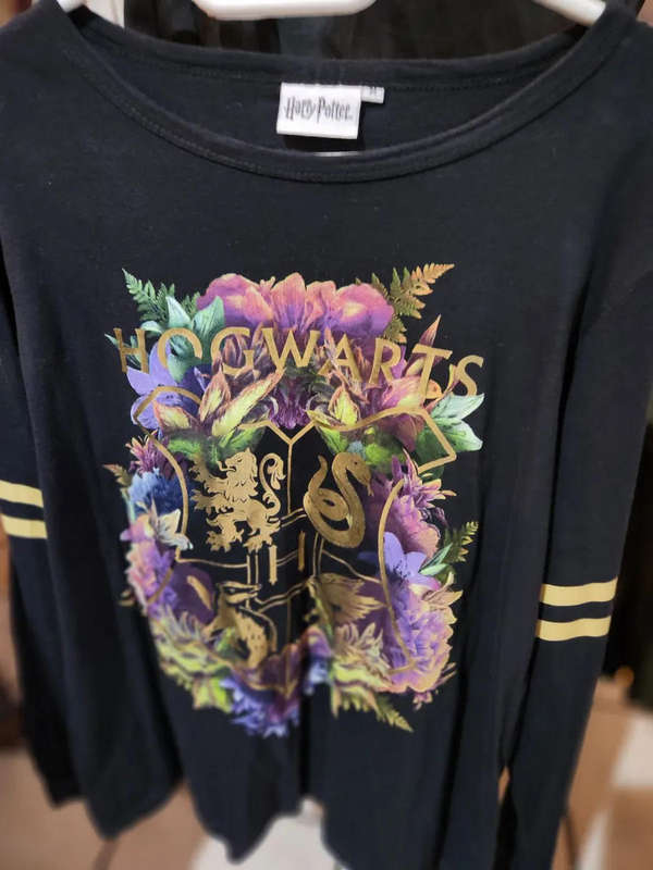 Hogwarts Harry Potter long sleeve shirt size M