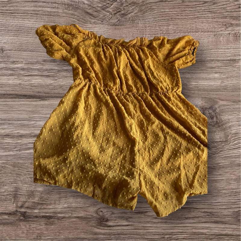 Yellow pants