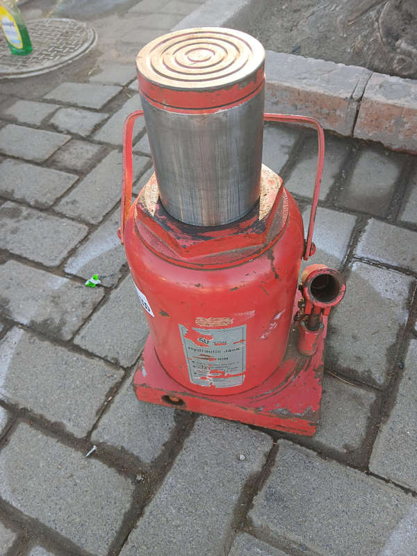 50 Ton jack