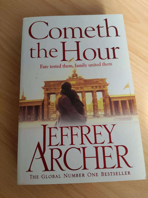 Jeffrey Archer  COMETH THE HOUR