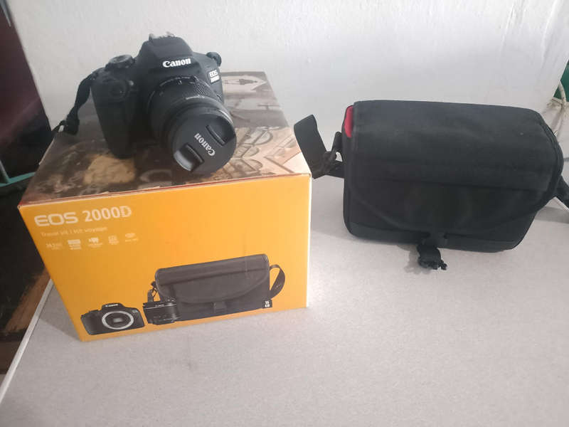Canon EOS2000 ca