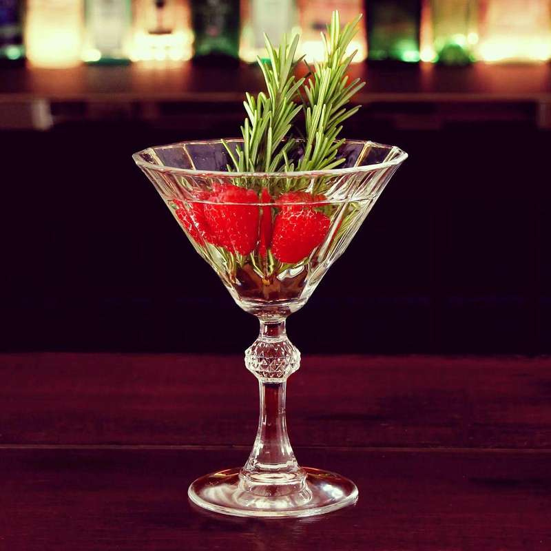 JUNIOR TRANDING / NEW MARTINI GLASS