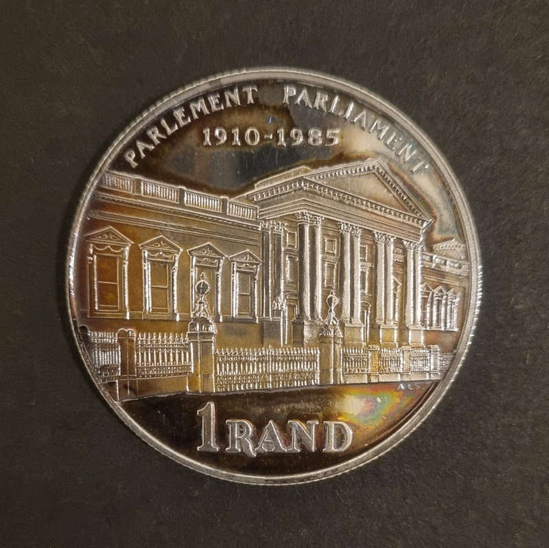  Rare 1985 South Africa 1 Rand Parliament Commemorative Coin  Shiny Mint Condition 