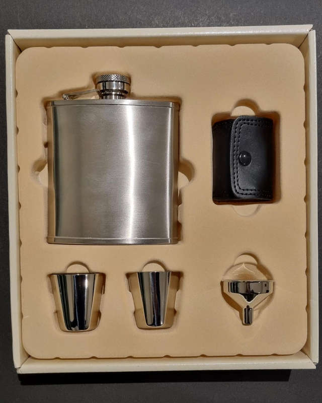 Whiskey Flask Set