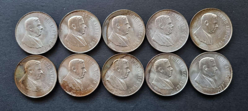 10 × 1967 uncirculated R1 coins in Original SA Mint Envelopes