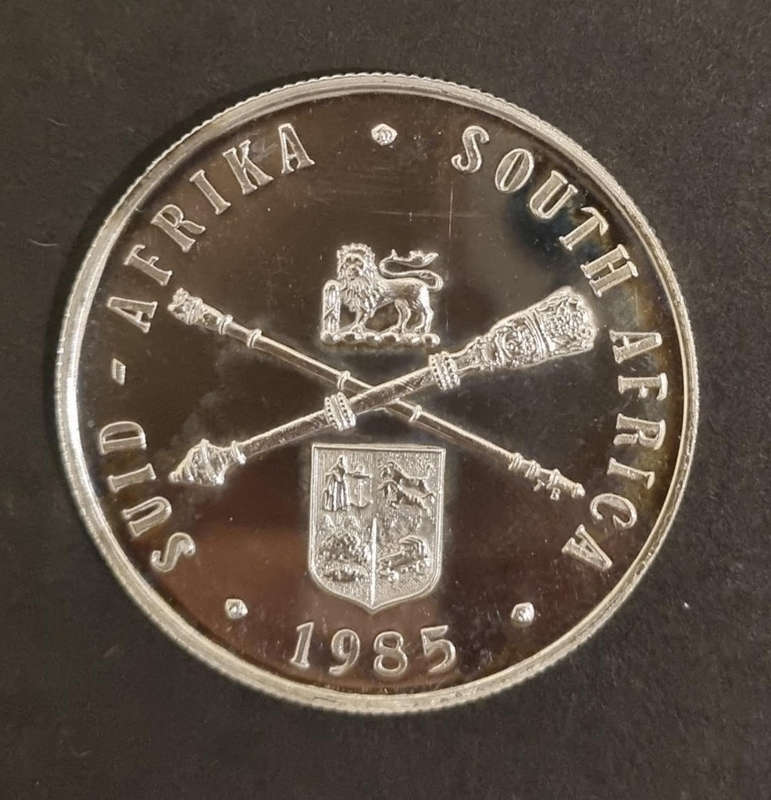  Rare 1985 South Africa 1 Rand Parliament Commemorative Coin  Shiny Mint Condition 