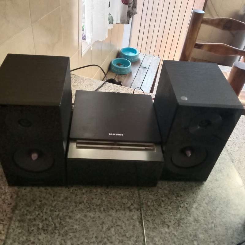 Samsung MM-E430D hifi with docking station