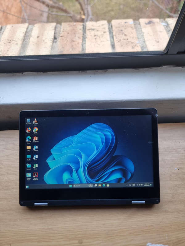 11INCH TOUCHSCREEN MECER MINI FUNDI  YA11Q1 NOTEBOOK  FOLDABLE 4GB RAM