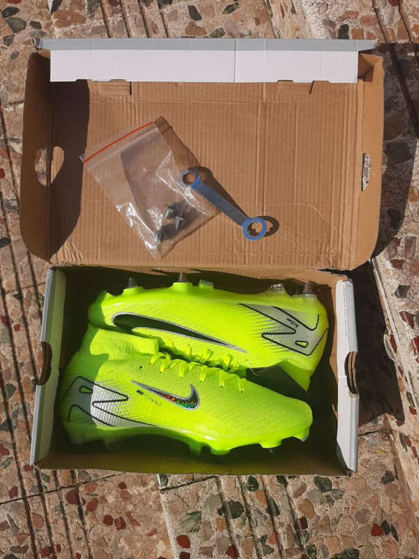 Nike Mercurial Superfly 10 Elite SG Mad Voltage Pack ( football boots / soccer boots / rugby boots)