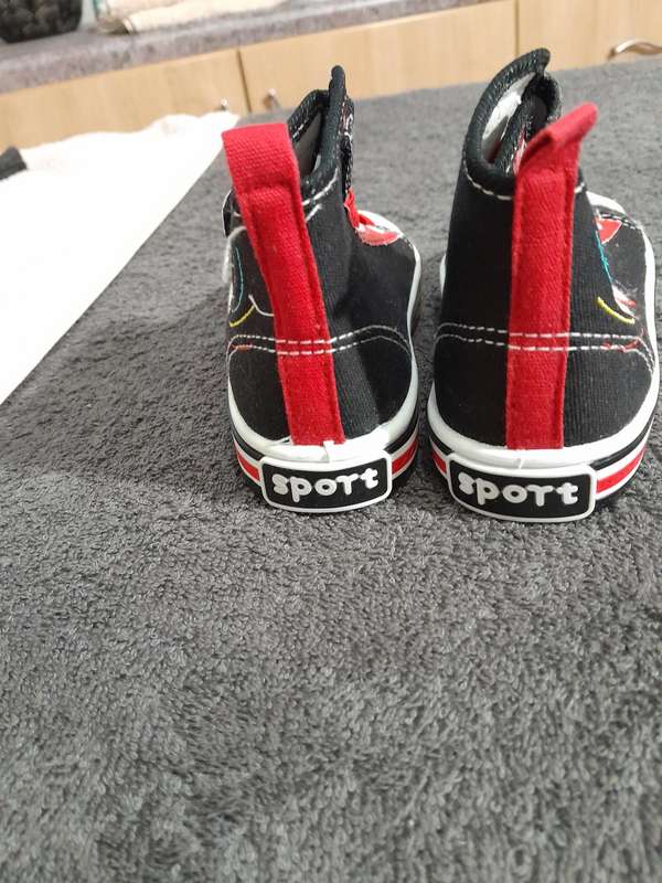 Port jnr takkies for kids size 8