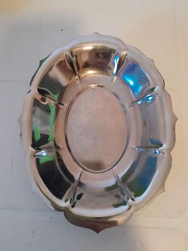 Vintage Stainless Steel Scalloped tray - 18x24cm - Made in Hong Kong