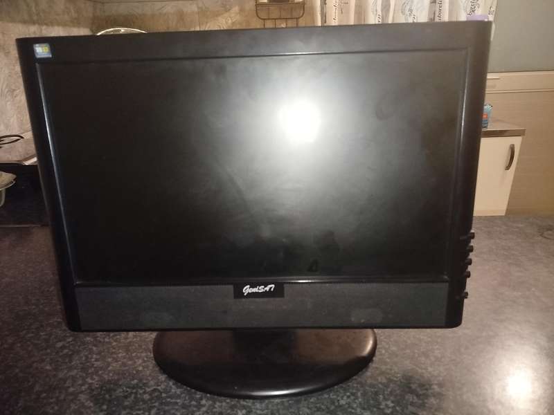 18:5 inch monitor
