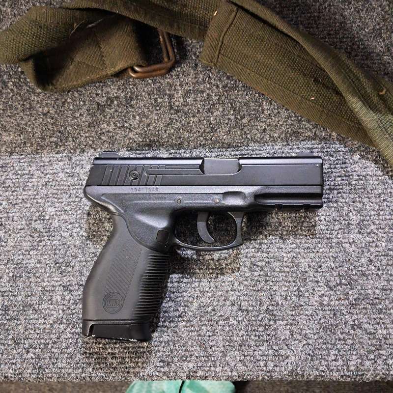 KWC Taurus 24/7 Pt247 - 4.5mm CO2 Gun Kit