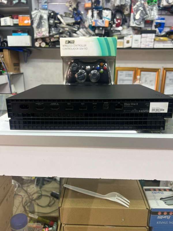 XBOX ONE X WITH 2 CONTROLLERS