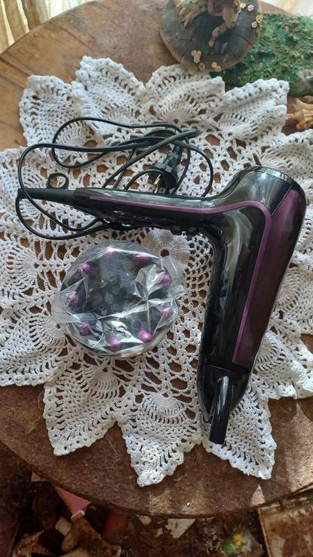 Philips ThermoProtect Ionic hairdryer with diffuser attachment