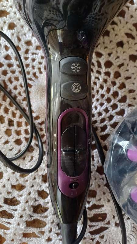 Philips ThermoProtect Ionic hairdryer with diffuser attachment