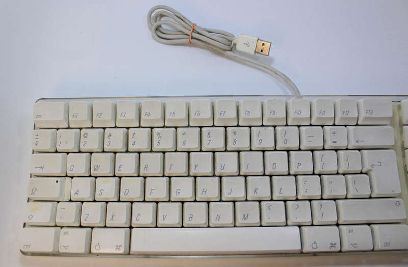 Vintage Apple Mac USB Keyboard A1048 And Apple Pro Mouse M5769