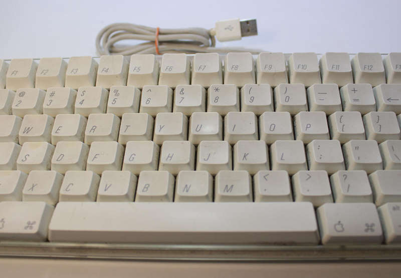 Vintage Apple Mac USB Keyboard A1048 And Apple Pro Mouse M5769