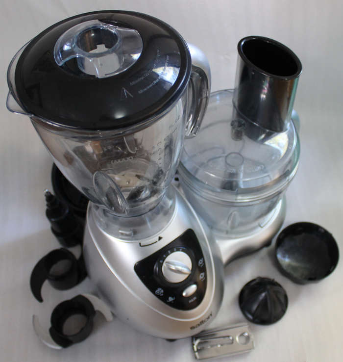 Salton SFP 600 Food Processor and Blender and Fittings