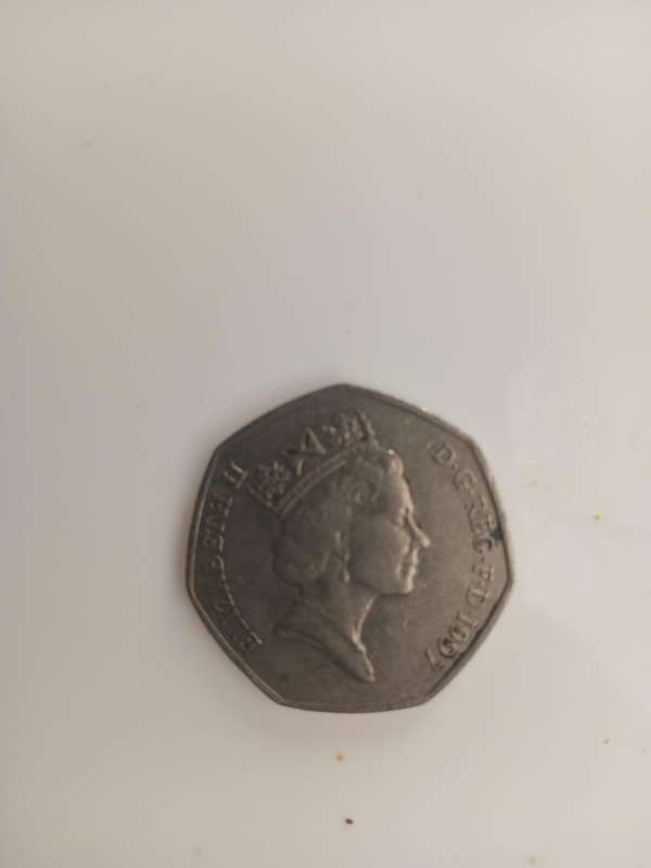 QUEEN ELIZABERTH COIN 1997 50 PENCE