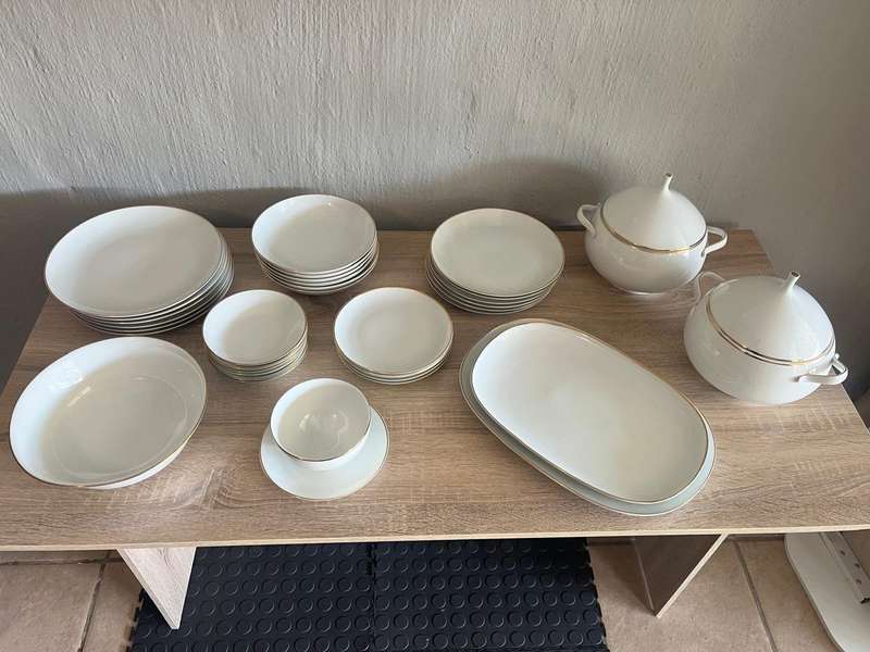 Hutschenreuther 34 - Piece Porcelain Set  Gold Trim  German Vintage