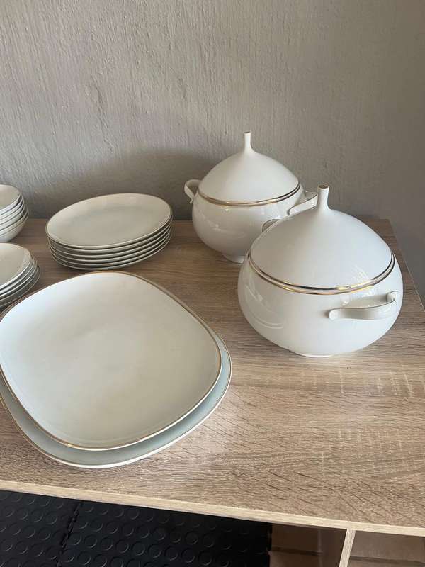 Hutschenreuther 34 - Piece Porcelain Set  Gold Trim  German Vintage