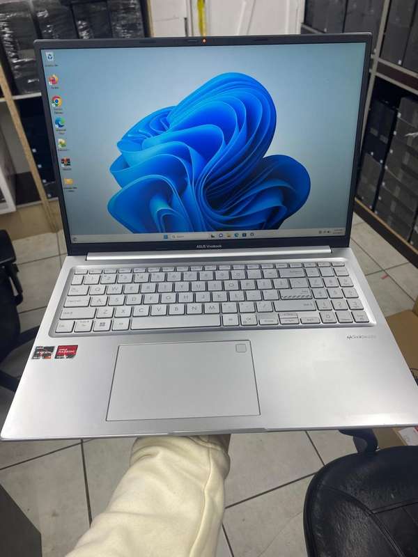 Asus Vivobook 16 Ryzen 7-7730U 16GB RAM 512GB PCIE NVME SSD 16"Asus Vivobook 16 Ryzen 7-7730U 16GB R