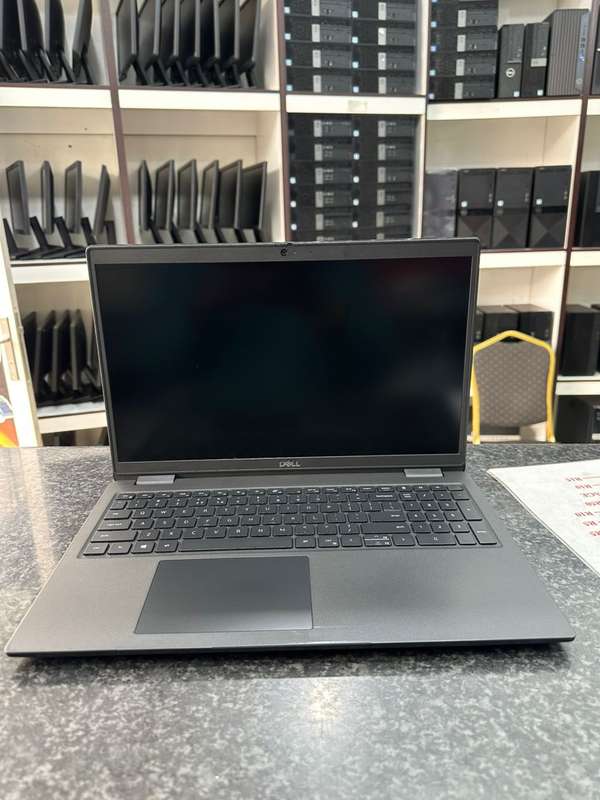 Dell Latitude 3520 15.6-inch Core i5-1135G7 16GB RAM 256GB SSDDell Latitude 3520 15.6-inch Core i5-1