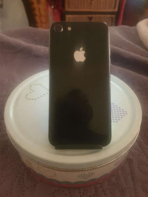 IPHONE 8 64 GB