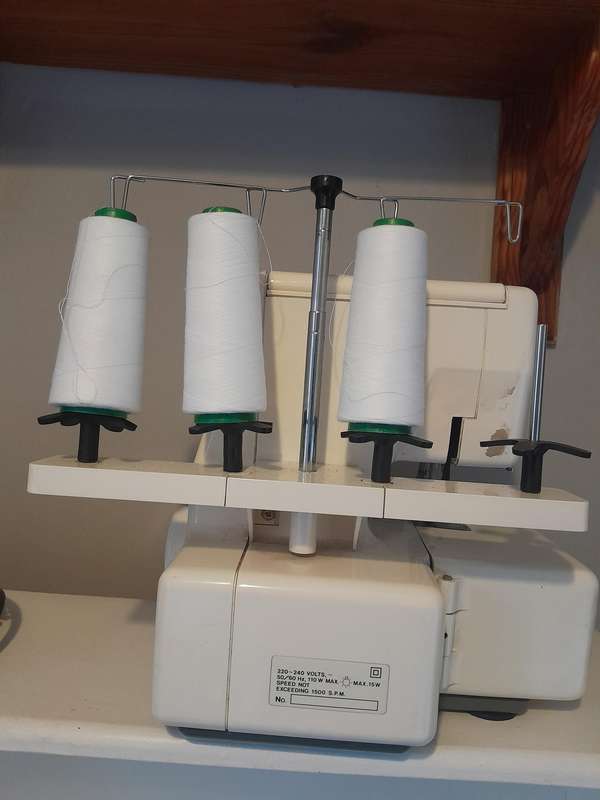 Sewing machine overlocker