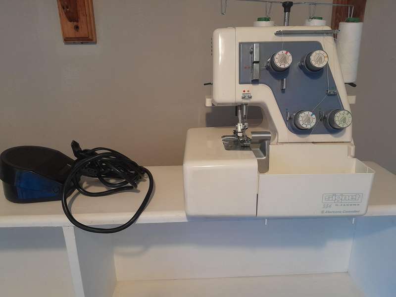 Sewing machine overlocker
